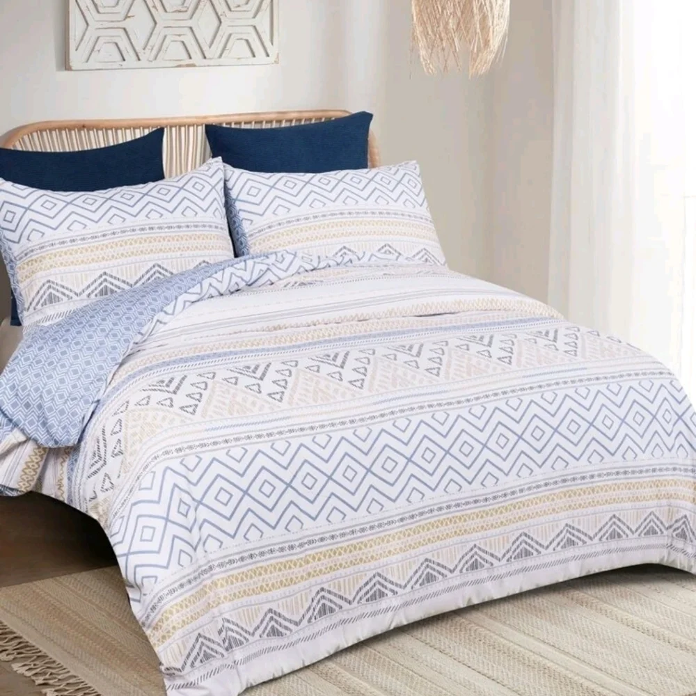 Geometric Pattern Duvet Cover Set Without Filler in Queen SZ.